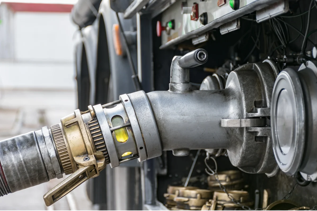 Urządzenie do napełniania i opróżniania zbiorników transportowych dla materiałów niezaliczanych jako niebezpieczne podczas szkolenia w BEHAP-BUD w Trzebini.