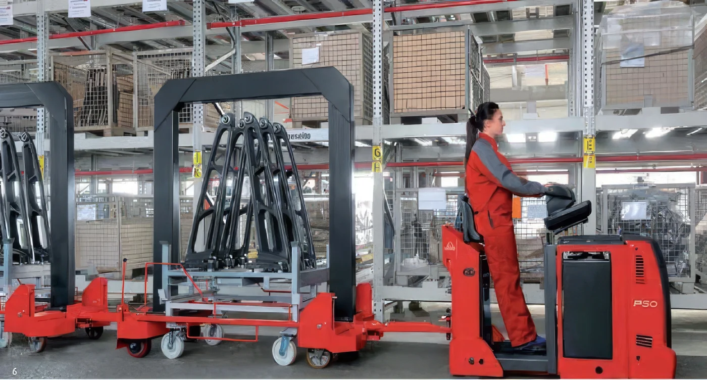 Wózki jezdniowe platformowe, ciągnikowe i pchające wykorzystywane podczas kursu obsługi wózków jezdniowych w BEHAP-BUD w Trzebini.